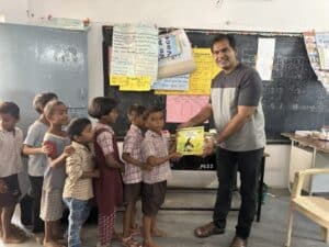 Kids receiving books